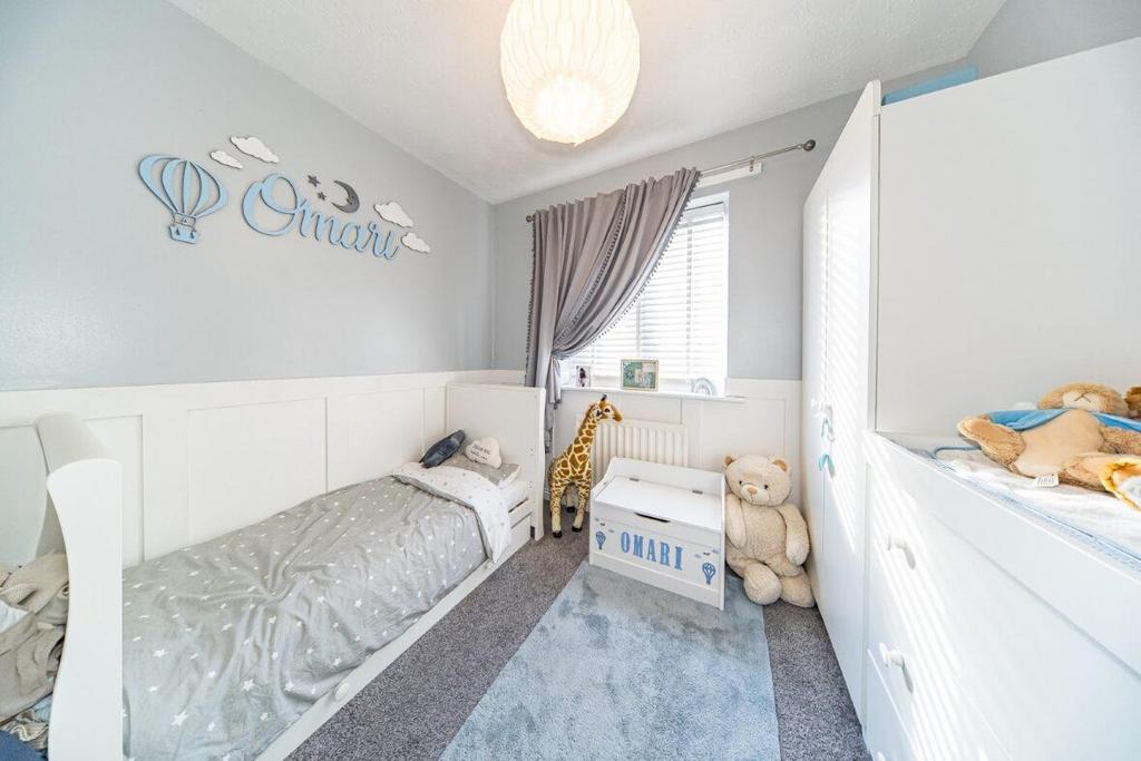 3 Deanwood Close bedroom 2.jpg