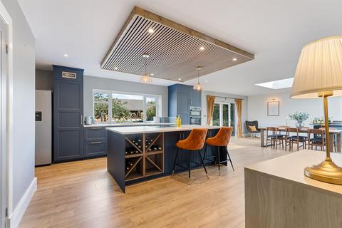 4 bedroom detached house for sale, Valley Road, Barlow, Dronfield