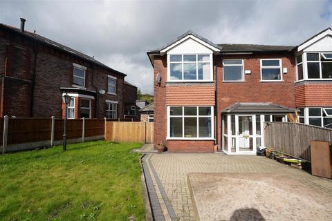3 bedroom semi-detached house to rent, Worsley Road, Swinton