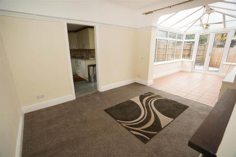 3 bedroom semi-detached house to rent, Worsley Road, Swinton