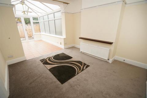 3 bedroom semi-detached house to rent, Worsley Road, Swinton
