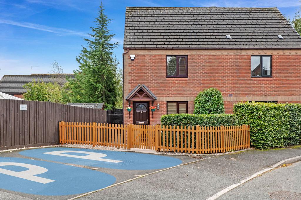 Powick Rd 7 Cromwell Road, Powick, Worcester. ... 3 bed semi-detached house - £ ...