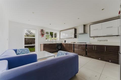 undefined, Corban Road, Hounslow TW3