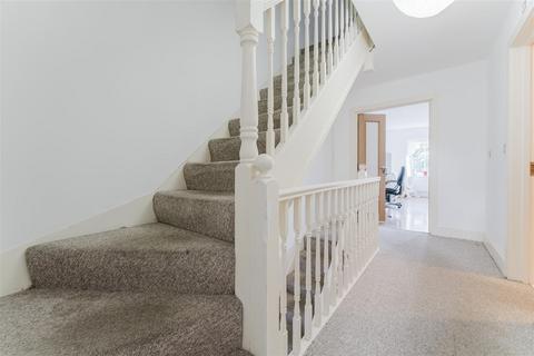 undefined, Corban Road, Hounslow TW3