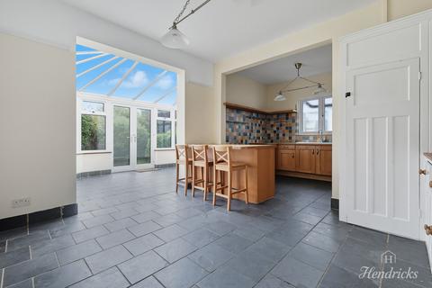 undefined, Thorpe Hall Avenue, Southend-on-sea, SS1 3
