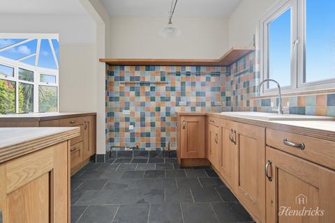 undefined, Thorpe Hall Avenue, Southend-on-sea, SS1 3
