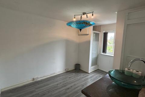 Office to rent, 502 Cricklade Rd Swindon SN2 7BG