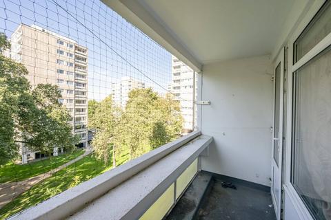 1 bedroom flat for sale, Tangley Grove, Roehampton, London, SW15