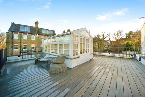 11 Squires Mount, London, NW3 1ED