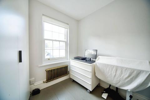 11 Squires Mount, London, NW3 1ED