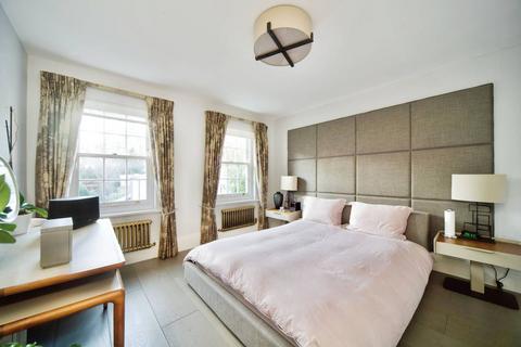 11 Squires Mount, London, NW3 1ED