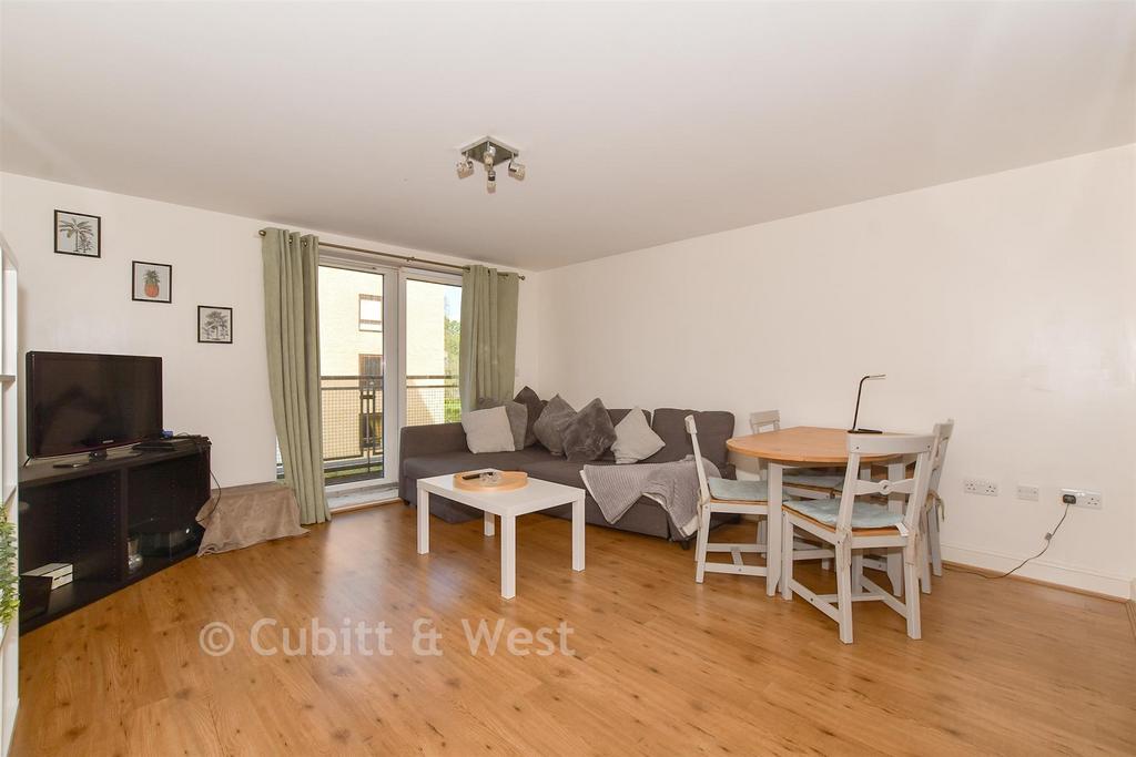 Lounge/Dining Area