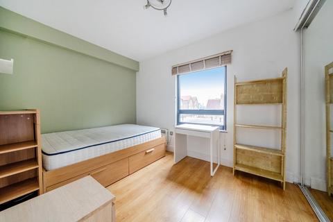 2 bedroom flat to rent, Brownhill Road, London, SE6