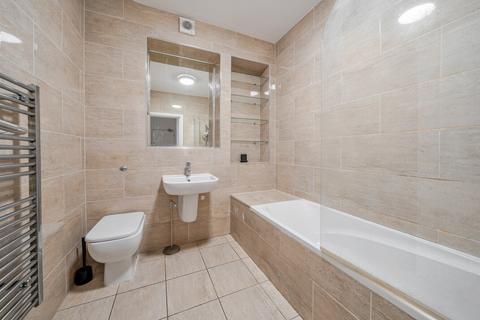 2 bedroom flat to rent, Brownhill Road, London, SE6
