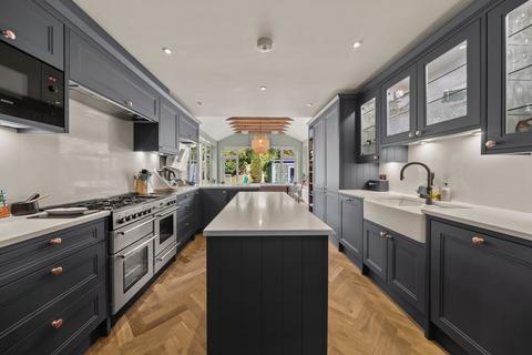 4 bedroom detached house for sale, Drive Spur, Tadworth KT20