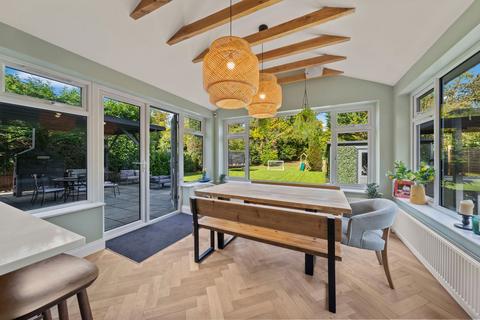 4 bedroom detached house for sale, Drive Spur, Tadworth KT20