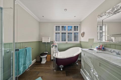 4 bedroom detached house for sale, Drive Spur, Tadworth KT20