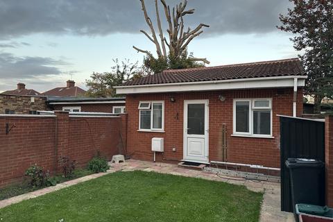 Berkeley Waye, Hounslow TW5