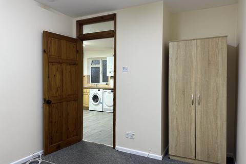 undefined, Berkeley Waye, Hounslow TW5