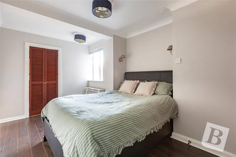 5 Geddy Court, Romford, RM2 6BE
