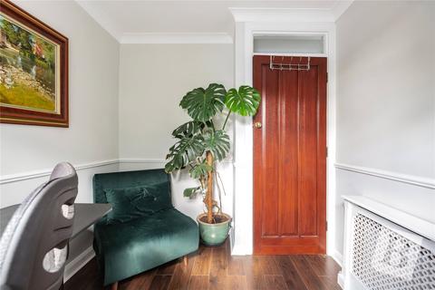 5 Geddy Court, Romford, RM2 6BE