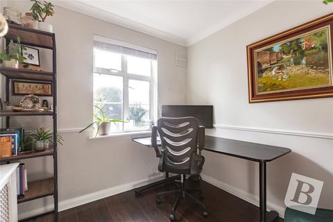 5 Geddy Court, Romford, RM2 6BE
