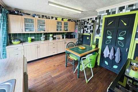 3 bedroom end of terrace house for sale, Park Road, Warwickshire CV12