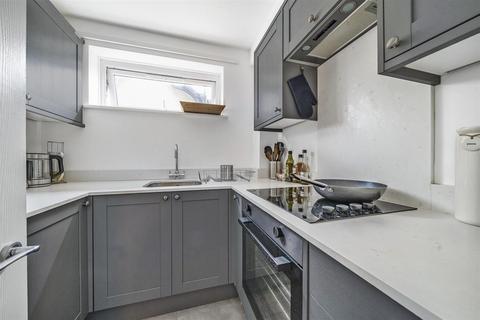 undefined, Maidstone Road, London N11