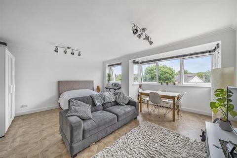 undefined, Maidstone Road, London N11