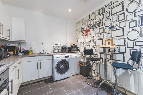 2 bedroom flat for sale, Upper Tooting Road, London SW17
