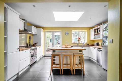12 Arundel Road, Dorking, RH4 3HY