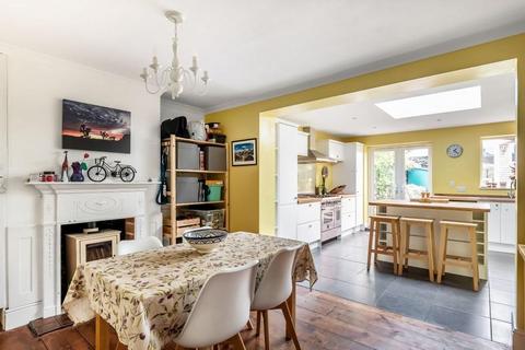 12 Arundel Road, Dorking, RH4 3HY