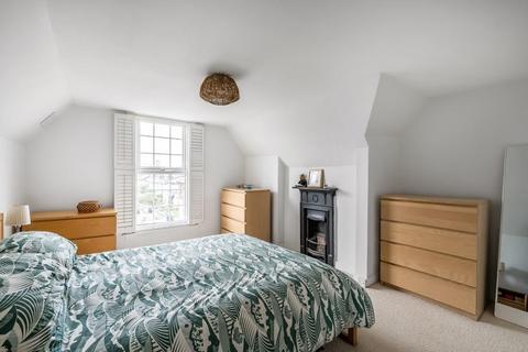 12 Arundel Road, Dorking, RH4 3HY