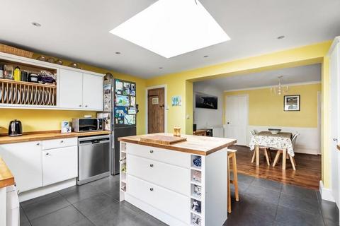 12 Arundel Road, Dorking, RH4 3HY
