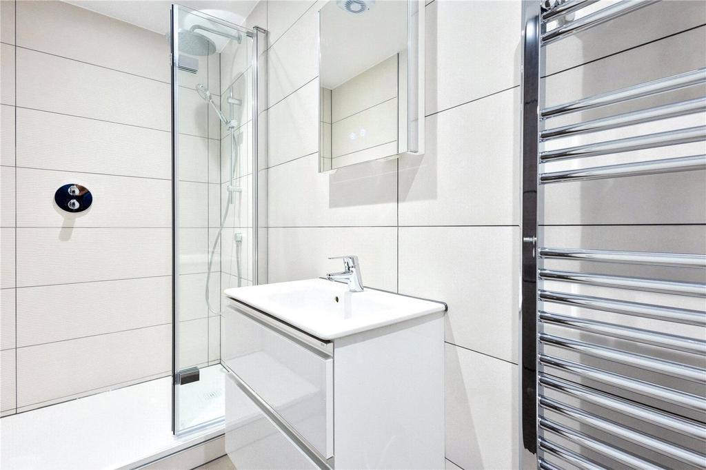 Show Room Shower Roo