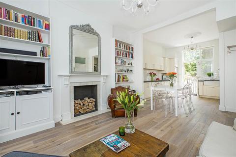 3 bedroom flat for sale, Oberstein Road, SW11