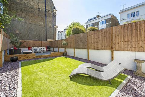 3 bedroom flat for sale, Oberstein Road, SW11