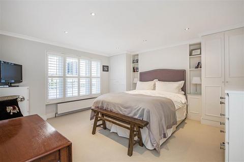 3 bedroom flat for sale, Oberstein Road, SW11
