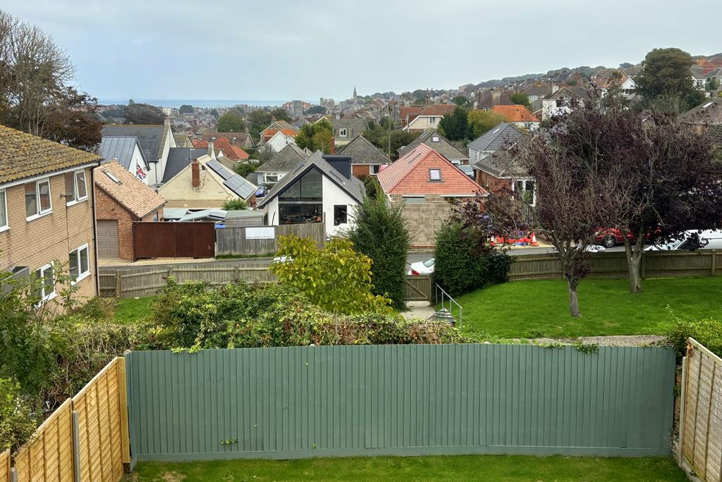 Sea Glimpses to Rear