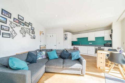 1 bedroom flat for sale, Coombe Road, Kingston Upon Thames KT2