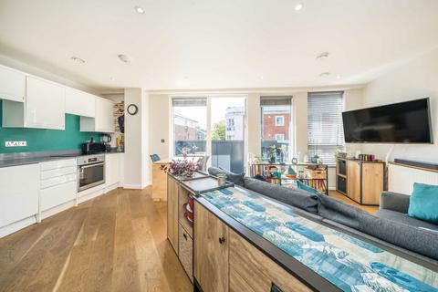 1 bedroom flat for sale, Coombe Road, Kingston Upon Thames KT2