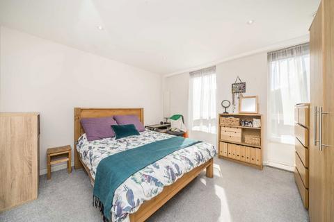 1 bedroom flat for sale, Coombe Road, Kingston Upon Thames KT2