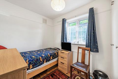 5 Doone Close, Teddington, TW11 9AG