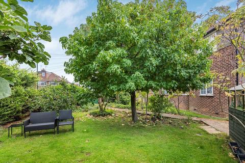 5 Doone Close, Teddington, TW11 9AG