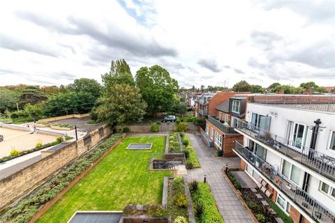 1 bedroom flat for sale, Lankaster Gardens, London N2