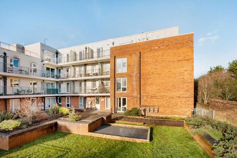 1 bedroom flat for sale, Lankaster Gardens, London N2