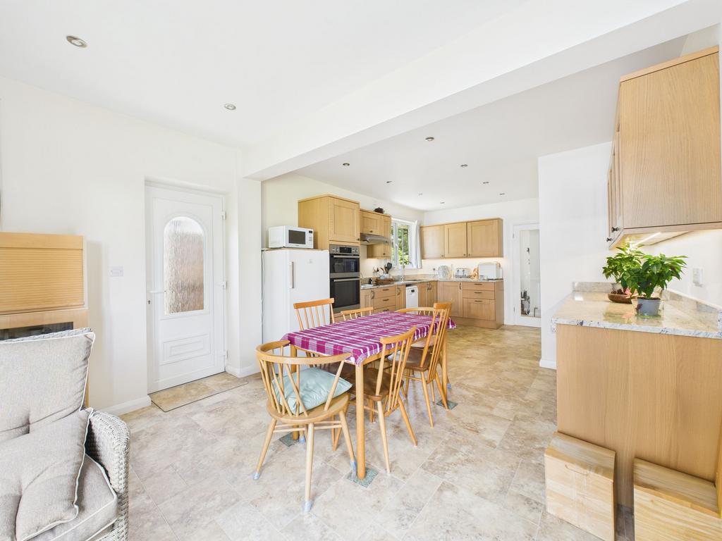 Dining/Kitchen