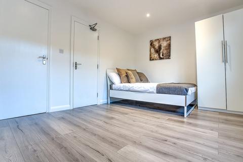 undefined, 142 Newington Butts, London, Greater London, SE11 4RN