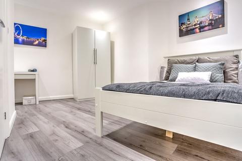 undefined, 142 Newington Butts, London, Greater London, SE11 4RN
