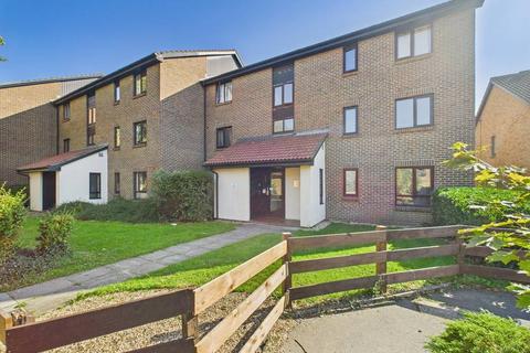 2 bedroom apartment for sale, Foxwood Close, Feltham, Middlesex, TW13